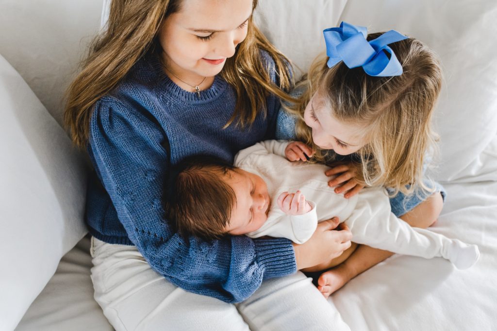 older siblings with baby
big sisters
baby brother
sibling pictures
must have newborn photos